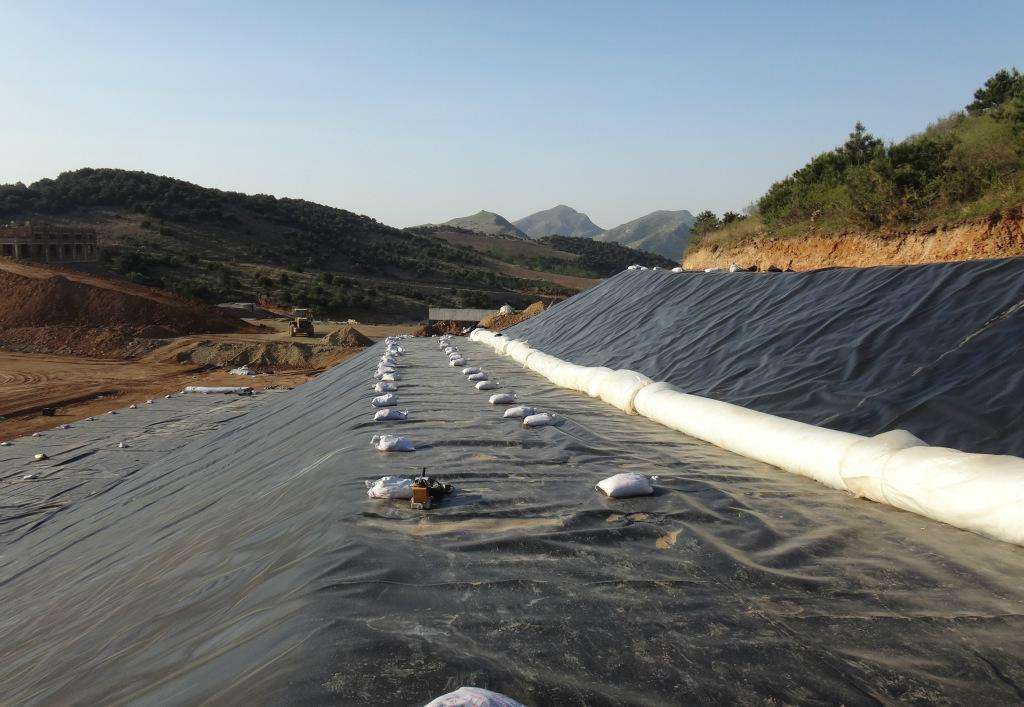 礦山土質邊坡hdpe91香蕉视频APP免费下载膜護坡步驟